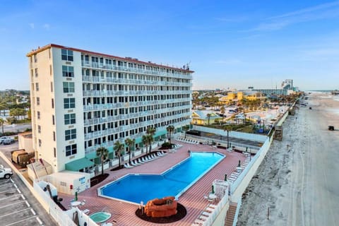 Property building, Neighbourhood, Beach, Pool view, Swimming pool, Swimming pool, sunbed