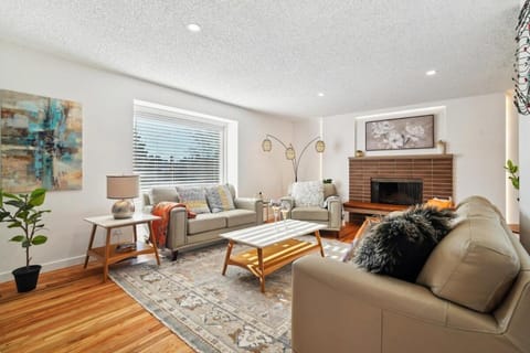 Luxury Retreat near beaches, 12 miles to Seattle House in Burien