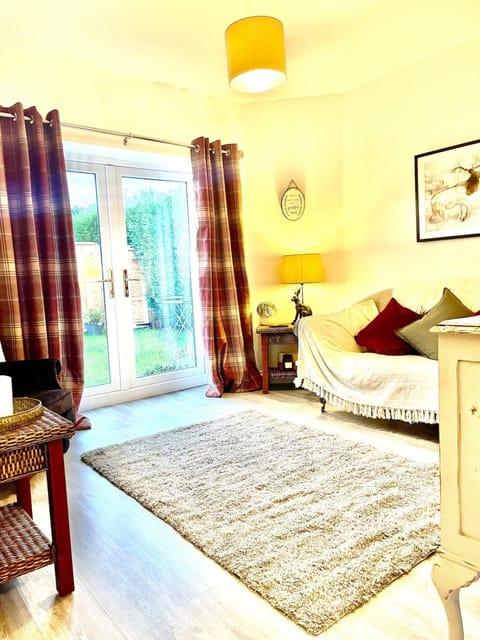 Newcastle Pet friendly 1 bed drive garden 10m city Apartment in Newcastle upon Tyne