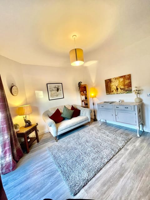 Newcastle Pet friendly 1 bed drive garden 10m city Apartment in Newcastle upon Tyne