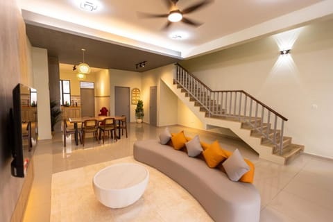 Living room, Seating area, Dining area