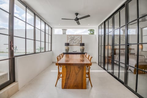 Seating area, Dining area