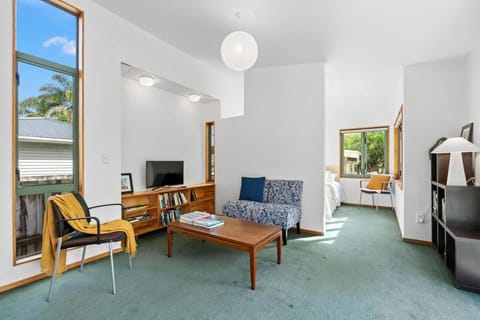 Living room, Seating area, Evening entertainment