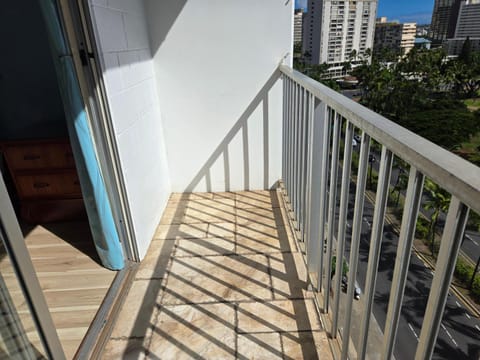 Inn on the Park #1009 House in McCully-Moiliili