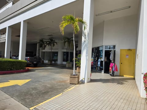 Inn on the Park #2013 House in McCully-Moiliili