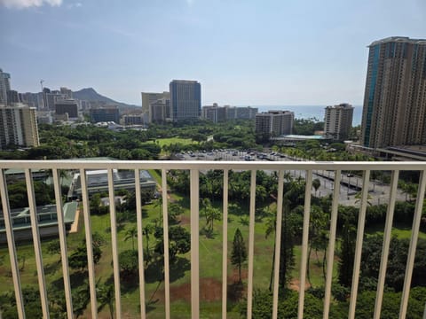 Inn on the Park #2013 House in McCully-Moiliili