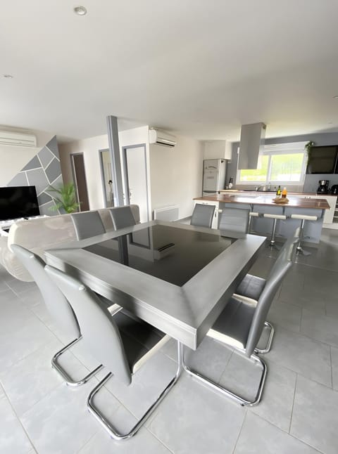 Property building, Kitchen or kitchenette, Living room