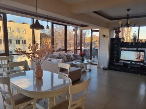 Apartment Luxury central Apartment in Craiova