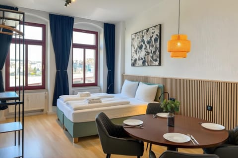 Bed, Dining area, Bedroom