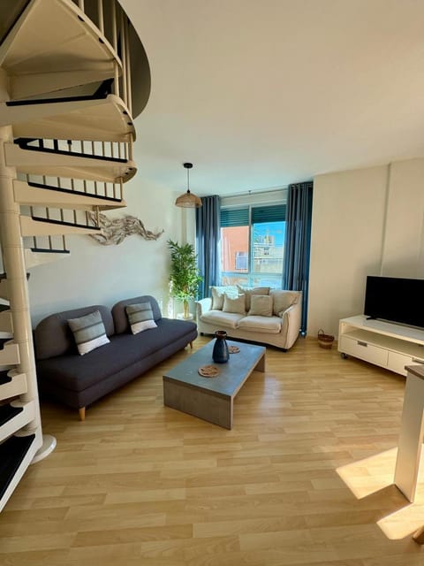 Communal lounge/ TV room, TV and multimedia, Living room, Seating area, Evening entertainment
