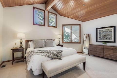 3BR Deer Valley Family Retreat - Hot Tub and Fireplace 7560 home House in Deer Valley