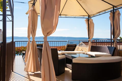 Apartments Julia Apartment in Okrug Gornji