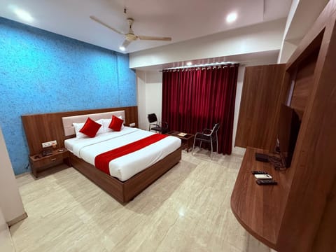 Bed, TV and multimedia, Photo of the whole room