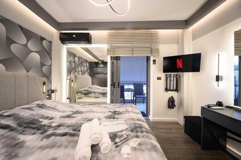Bed, Balcony/Terrace, Bedroom, hair dresser