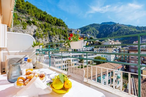 Property building, Balcony/Terrace, City view, Mountain view