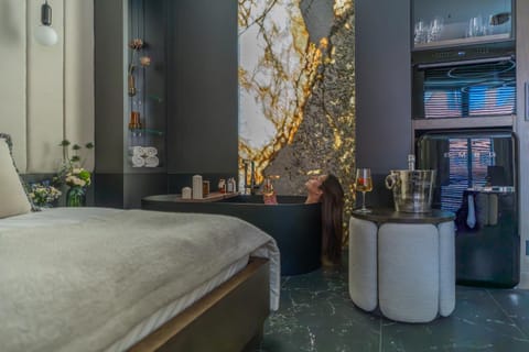 Photo of the whole room, Bath
