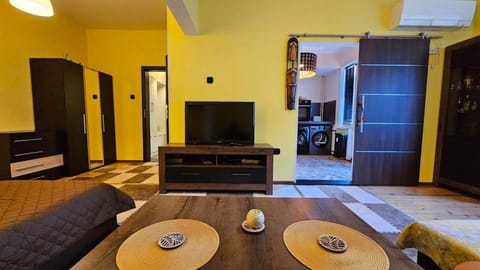 TV and multimedia, Living room, Seating area, air conditioner