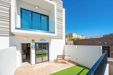 Property building, Balcony/Terrace