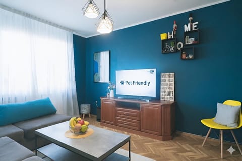 Communal lounge/ TV room, TV and multimedia, Living room, Seating area
