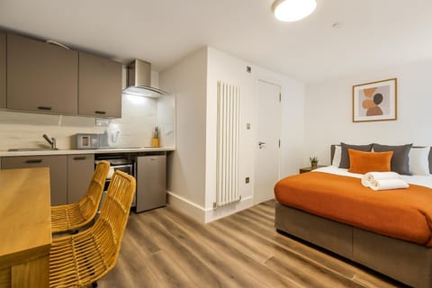 Bed, Kitchen or kitchenette, Bedroom
