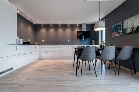Kitchen or kitchenette, Seating area, Dining area