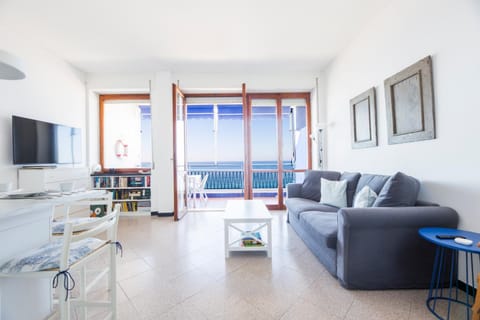 Facing the sea between Cinque Terre and Portofino Apartment in Deiva Marina