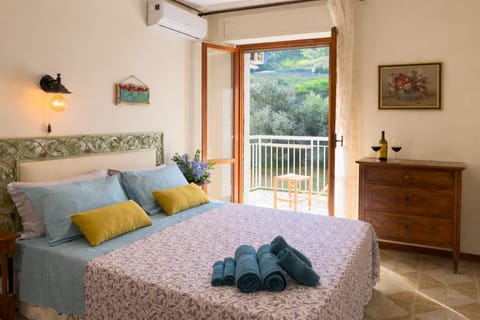 Bed, Natural landscape, View (from property/room), Balcony/Terrace, Photo of the whole room, Bedroom, towels