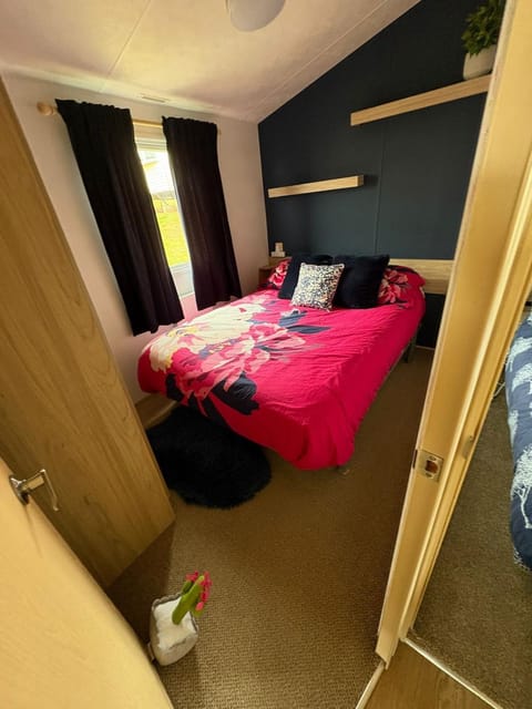 Homely static caravan with full central heating House in East Devon District