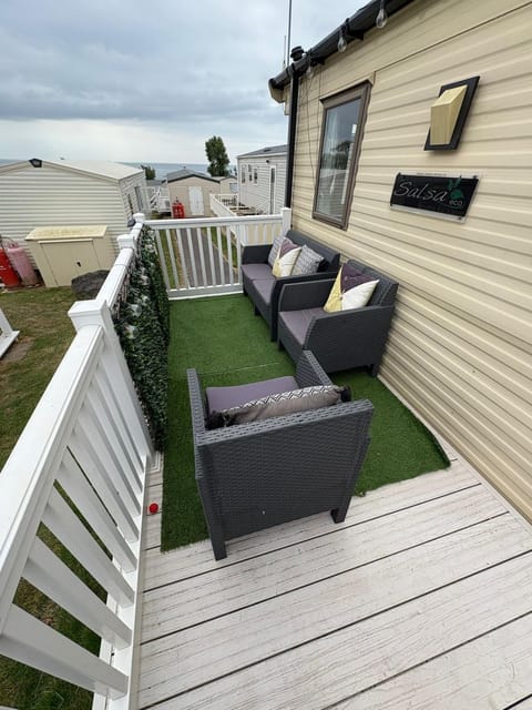 Homely static caravan with full central heating House in East Devon District