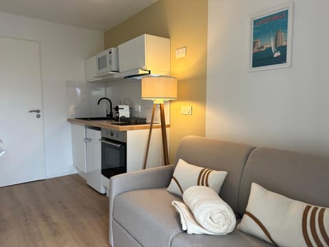 View (from property/room), Kitchen or kitchenette, Seating area, oven, stove