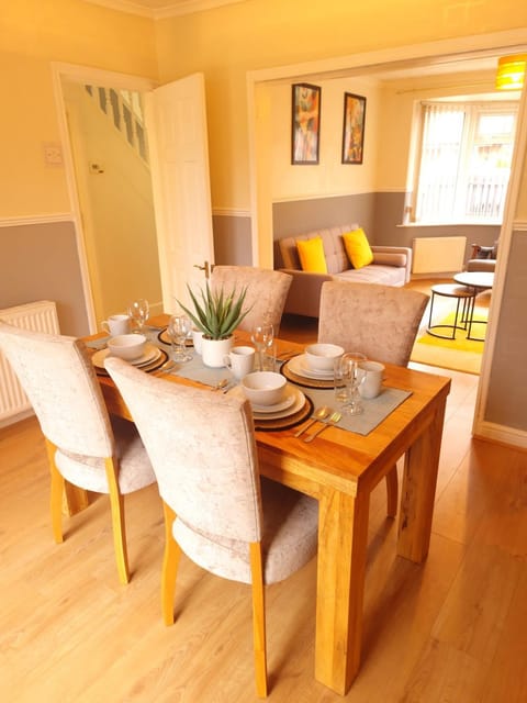 Living room, Dining area