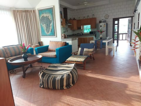 Living room, Seating area, Dining area, kitchen