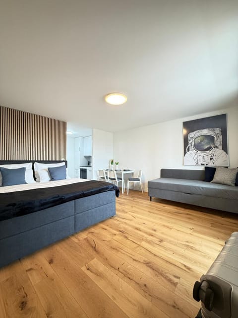 Bed, Living room, Photo of the whole room, Seating area, Bedroom
