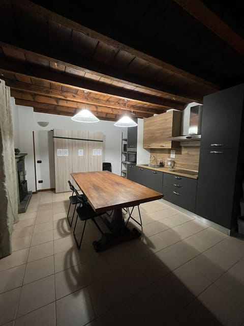 Kitchen or kitchenette, Dining area, dishwasher, microwave