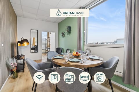 Living room, Seating area, Dining area, Text overlay, heating