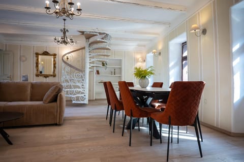 Living room, Seating area, Dining area