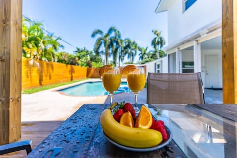Chic Pompano Getaway - Pool Beach & Pickleball - Family House in Pompano Beach