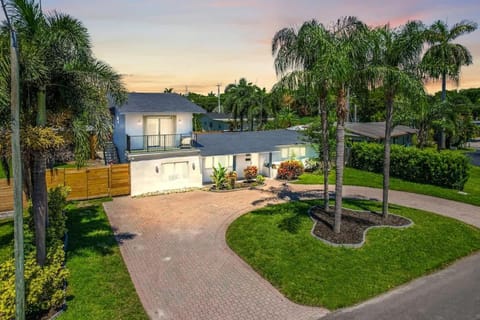 Chic Pompano Getaway - Pool Beach & Pickleball - Family House in Pompano Beach