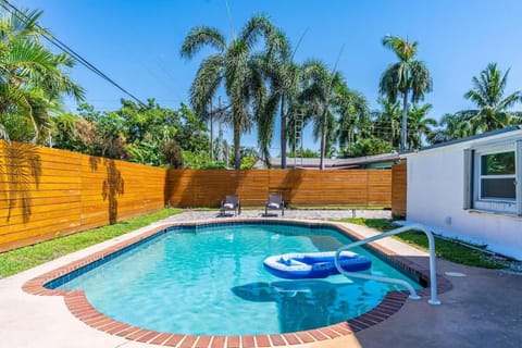 Chic Pompano Getaway - Pool Beach & Pickleball - Family House in Pompano Beach