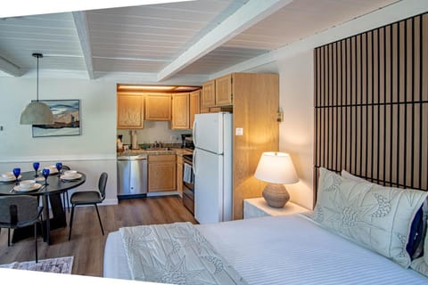 Kitchen or kitchenette, kitchen