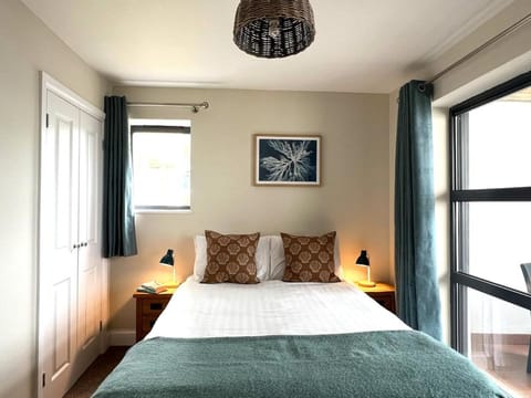 Deluxe Seaside Flat easy access Apartment in Westward Ho