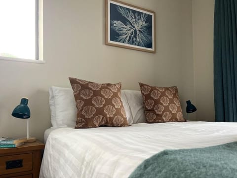 Deluxe Seaside Flat easy access Apartment in Westward Ho