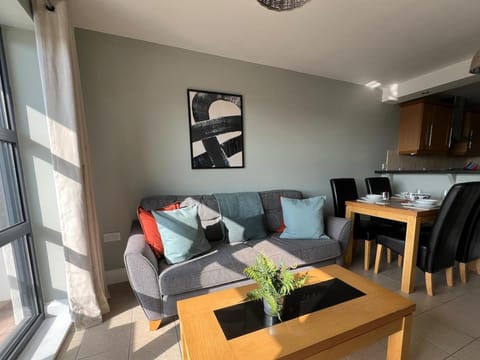 Deluxe Seaside Flat easy access Apartment in Westward Ho
