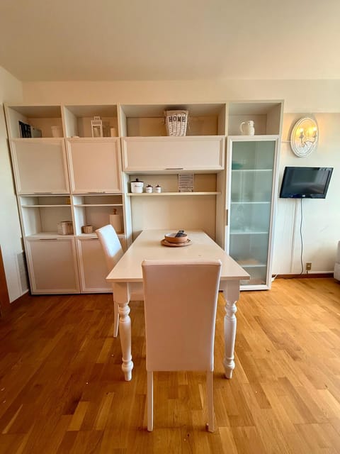 Library, TV and multimedia, wardrobe