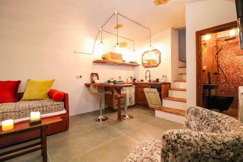 Kitchen or kitchenette, Living room, Seating area, Dining area