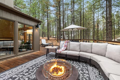 Treehouse Cabin Hot Tub Sauna Game Room Cabin in Oregon