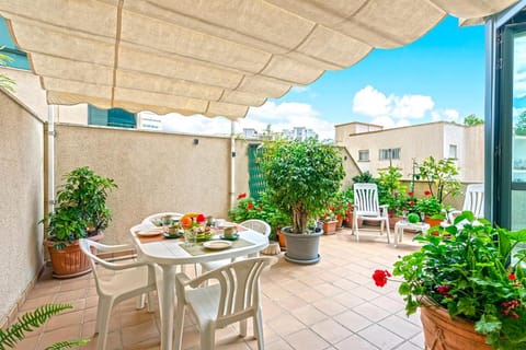 Day, Balcony/Terrace, Balcony/Terrace, Dining area