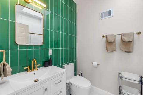 Toilet, Bathroom, towels