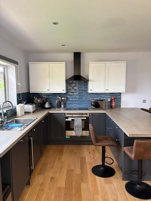 Luxurious, Unique & Elegant Cottage with Hot Tub Apartment in Scotland