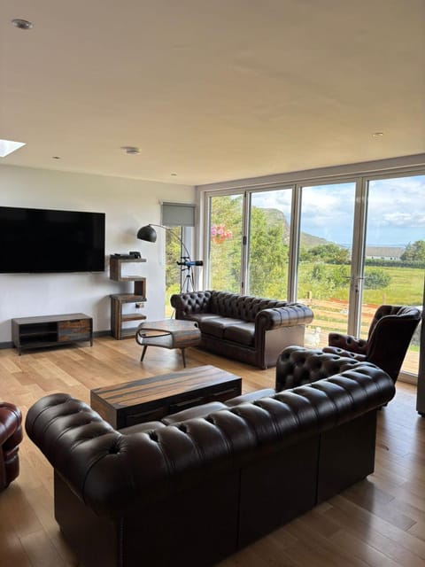 Luxurious, Unique & Elegant Cottage with Hot Tub Apartment in Scotland